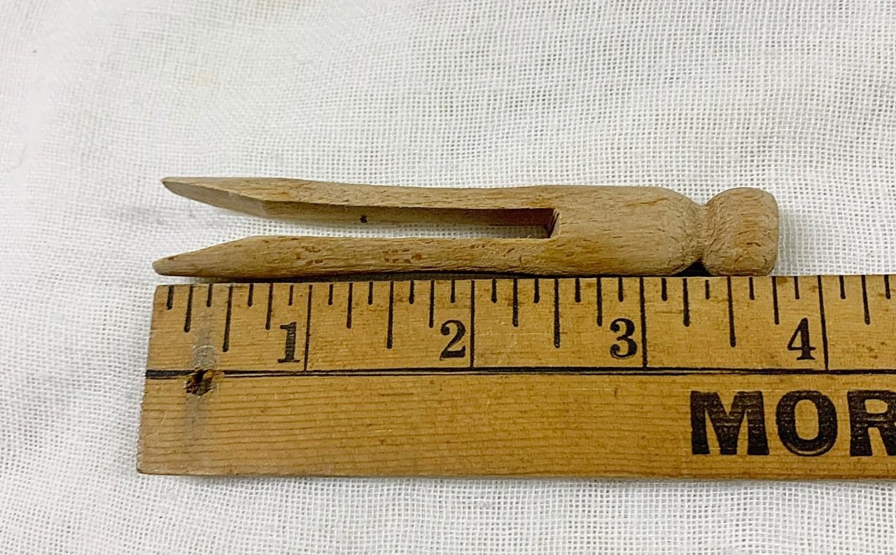 VTG LOT WOODEN WEATHERED ROUND HEAD CLOTHESPINS PRIMITIVE LAUNDRY CRAFT 3-3/4"