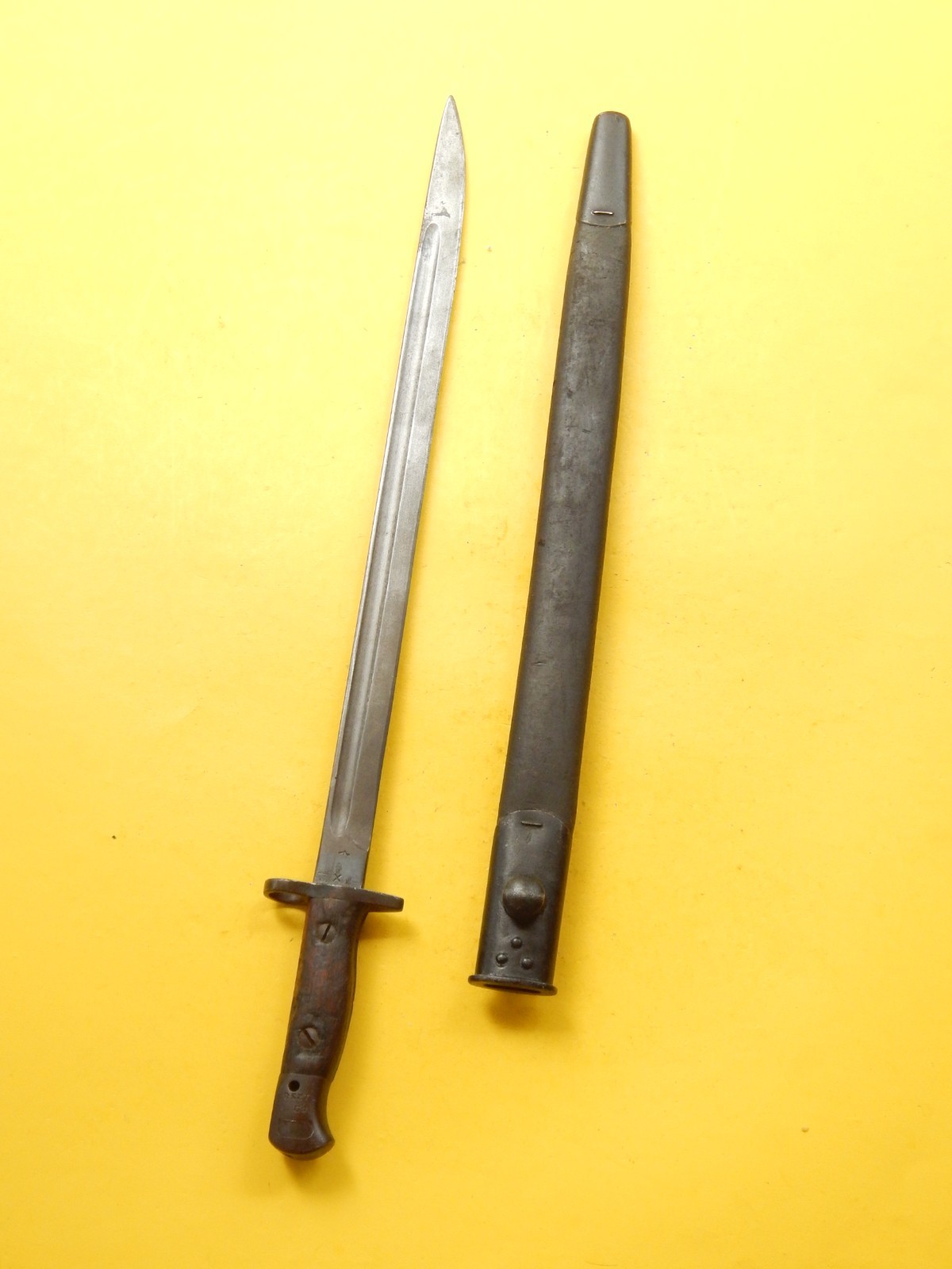 NICE  ENFIELD 1907- Mk111 SWORD BAYONET /SCABBARD - CHAPMAN. - Unit Marked `