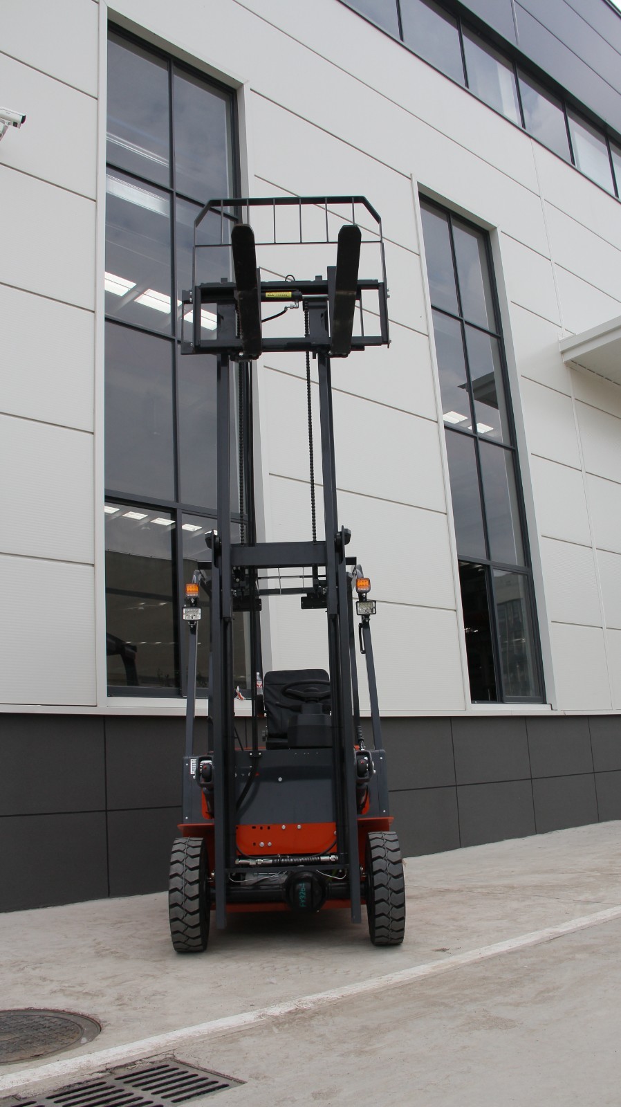 2.5Ton 5500lbs Electric Forklift W/60V 70Ah Charger Lead-acid battery Solid Tire