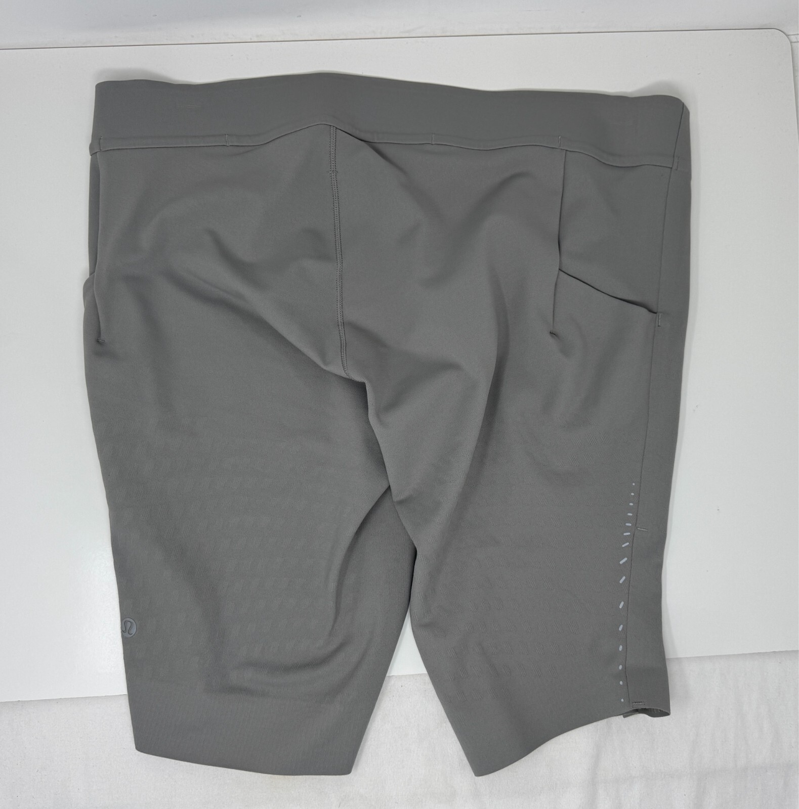 Lululemon Men’s Senseknit Running Short 10" Size L Gull Gray Tight Fit