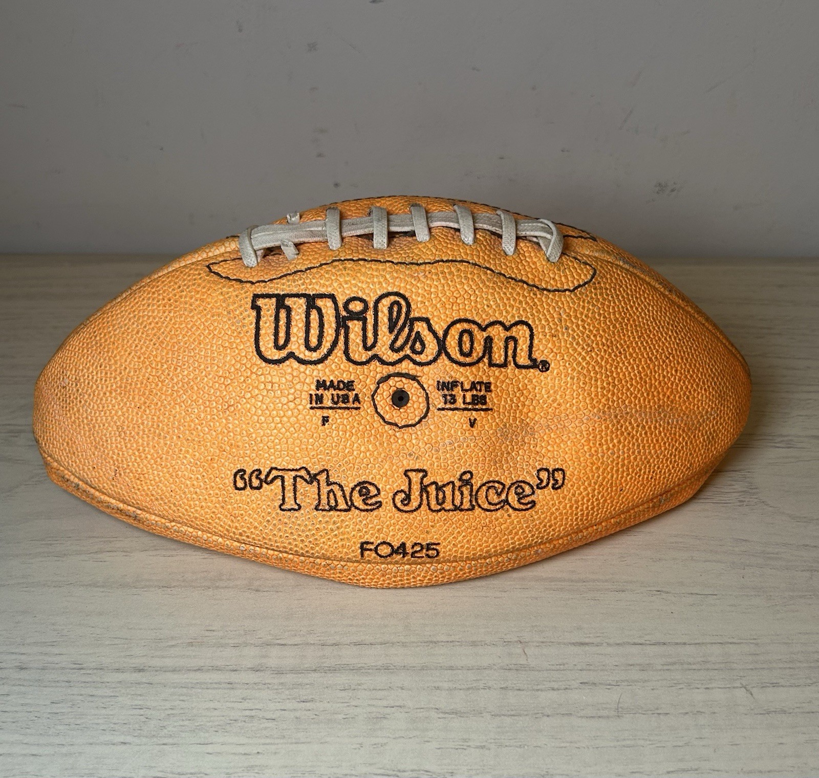 OJ SIMPSON F0425 Orange WILSON FOOTBALL "The JUICE" Vintage 1970s 1980s