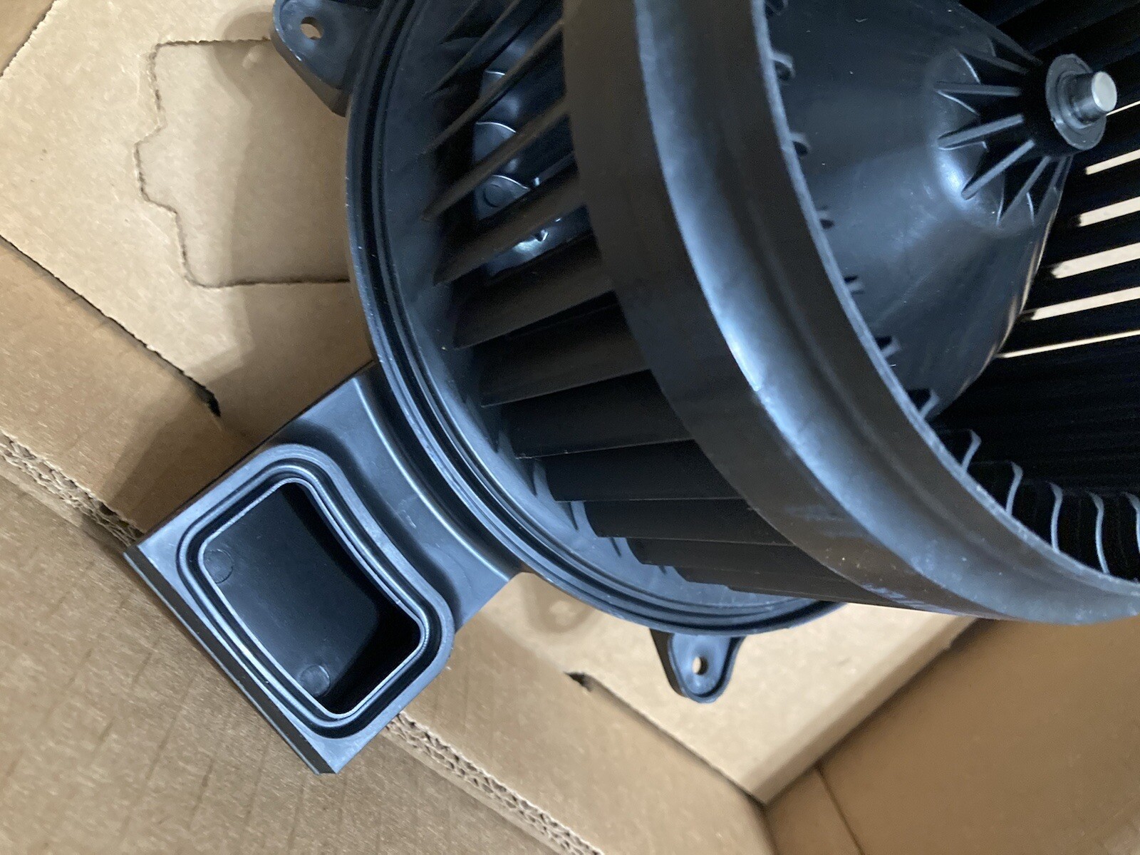 CR705002 / CR705003 GENUINE PACCAR BLOWER MOTOR ASSEMBLY OEM - NEW