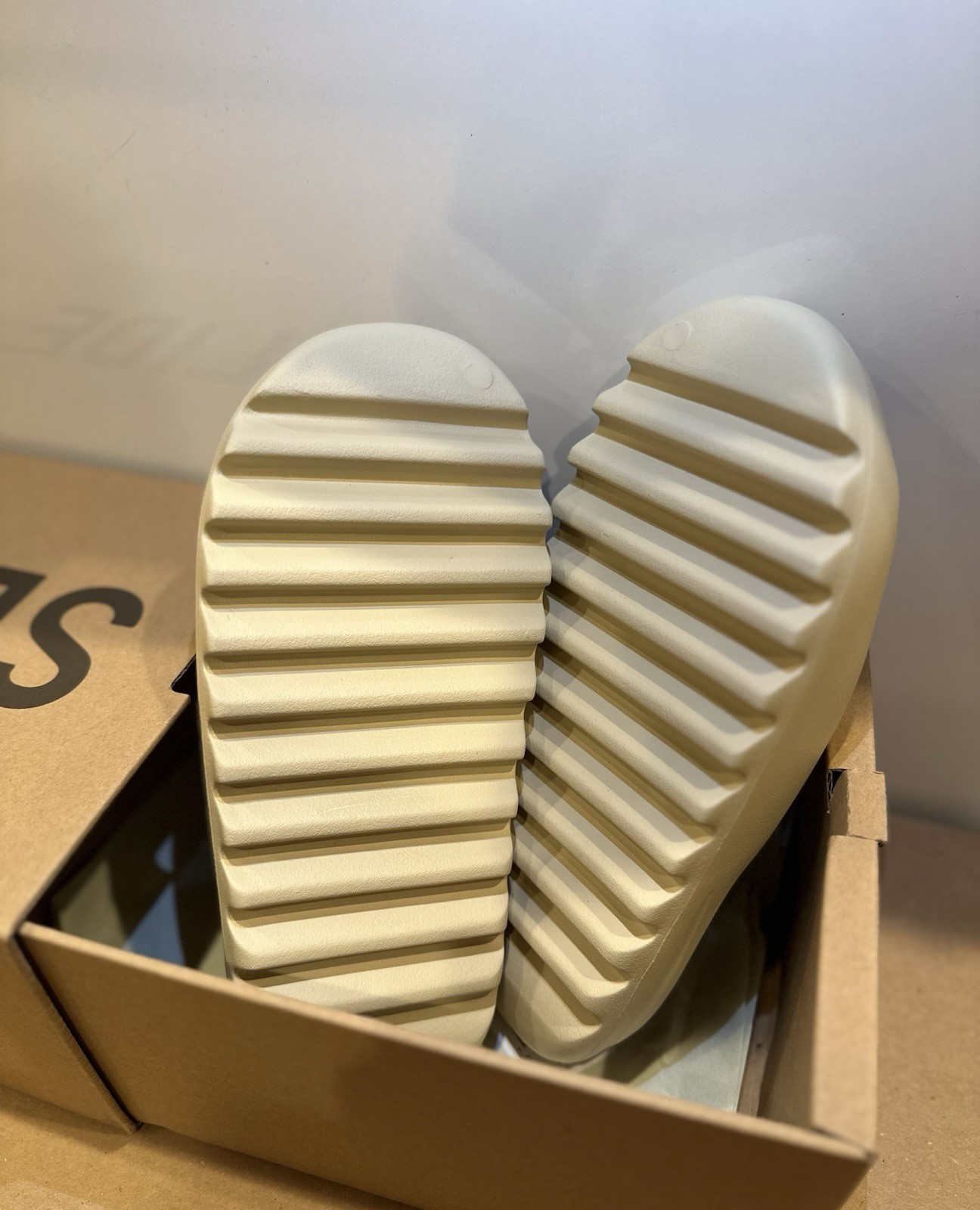 Adidas Yeezy Slide Bone SIZES 7-13 | 100% AUTHENTIC | FAST SHIP | FZ5897