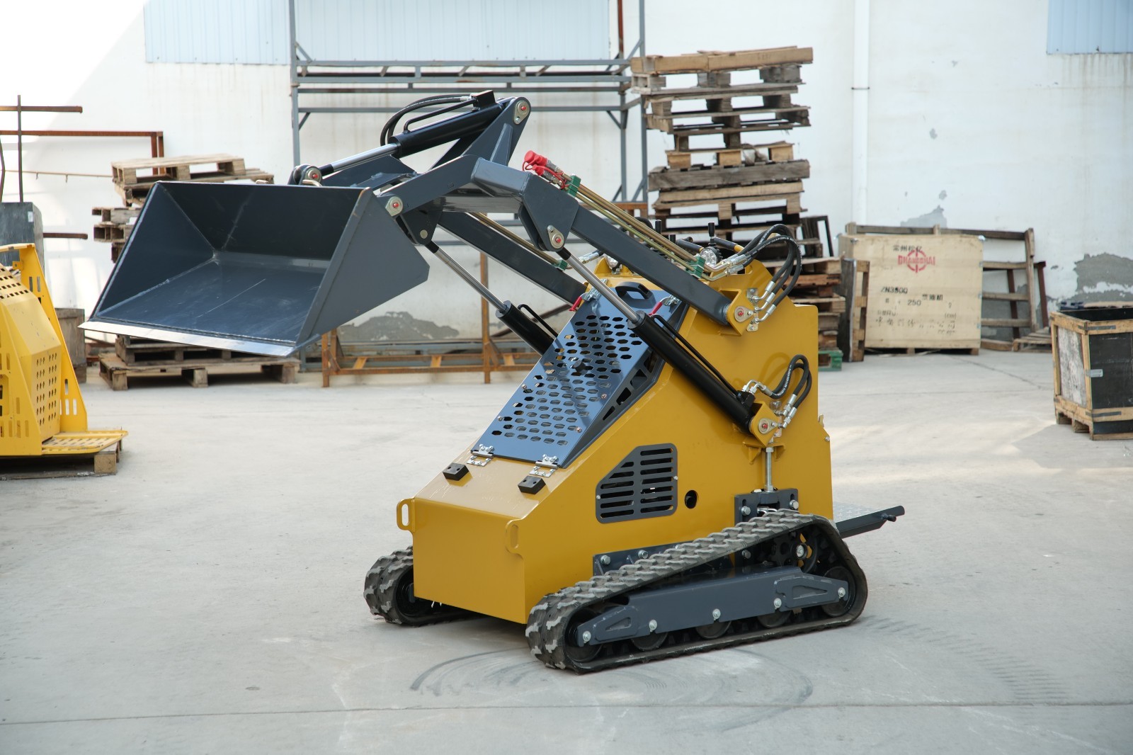 2025 Mini Skid Steer 23HP B&S Loader 3.5mph Speed For Farm EPA Petrol Engine