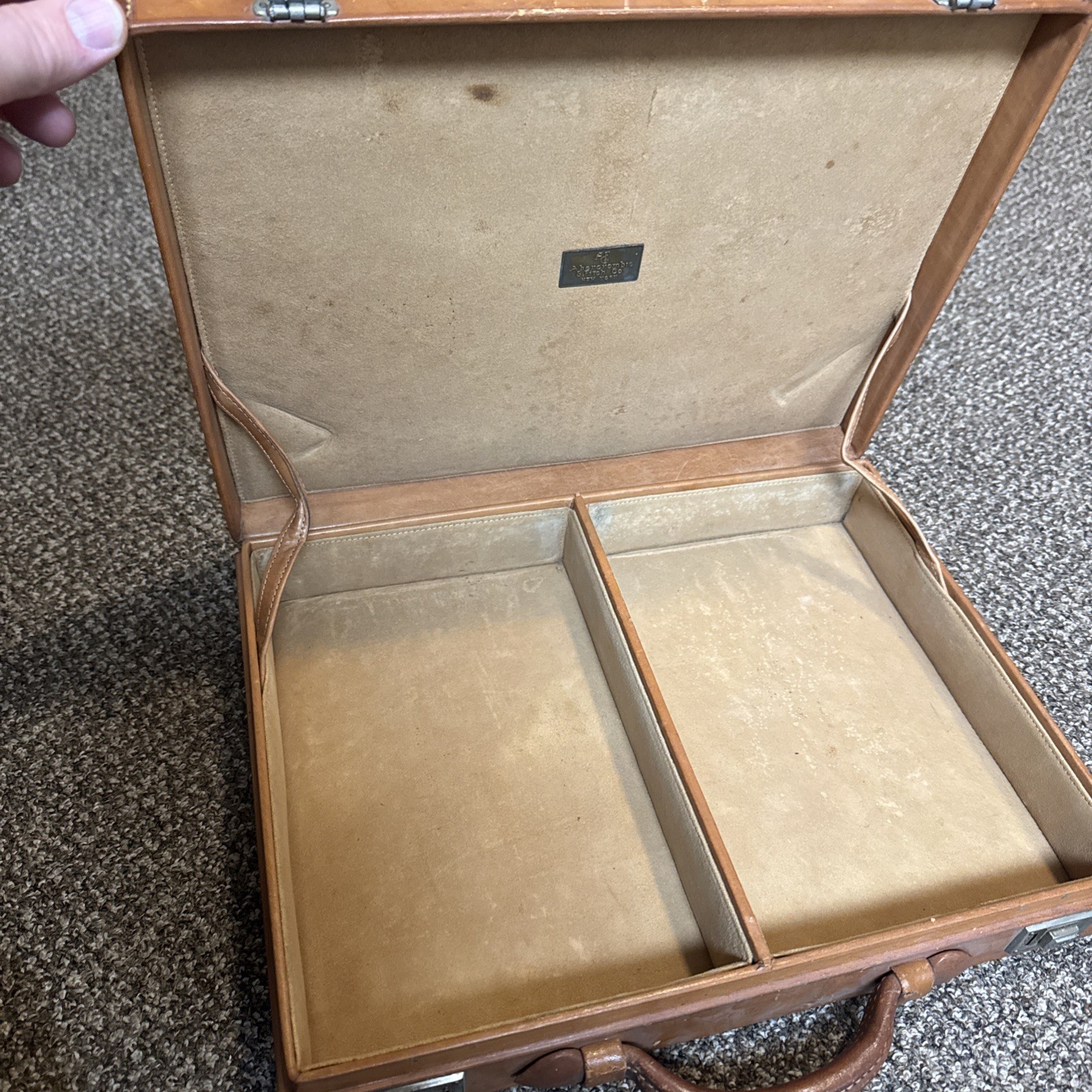 Abercrombie & Fitch Leather Prohibition Bootlegger Briefcase Liquor Flask 2x64oz