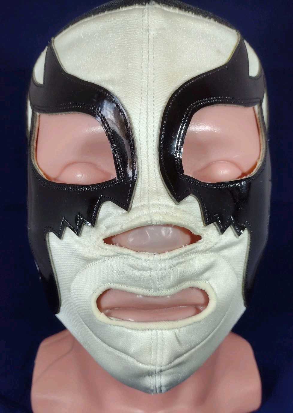Universo 2000. CMLL, AAA. Professional Mask in White and Black...