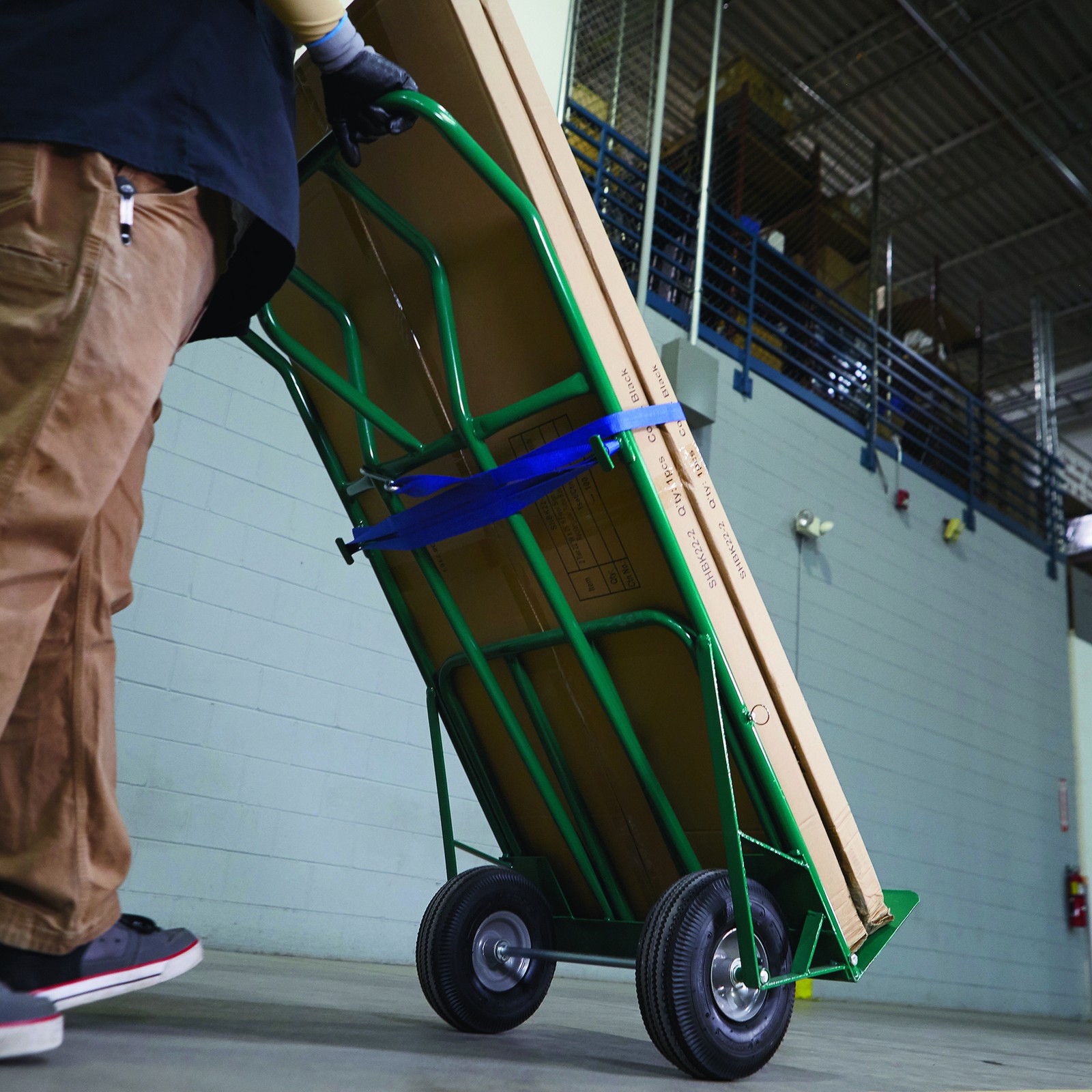 Strongway Wide Surface Hand Truck, 660-Lb. Capacity