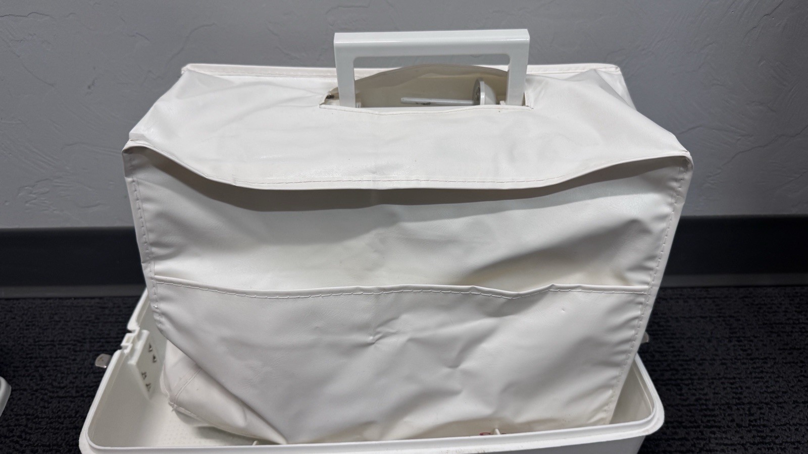 Singer Scholastic Model 6510 Sewing Machine with Pedal And Storage Case