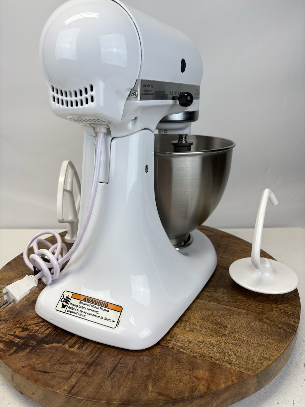 KitchenAid - Classic Series 4.5 Quart Tilt-Head Stand Mixer - K45SSWH - White