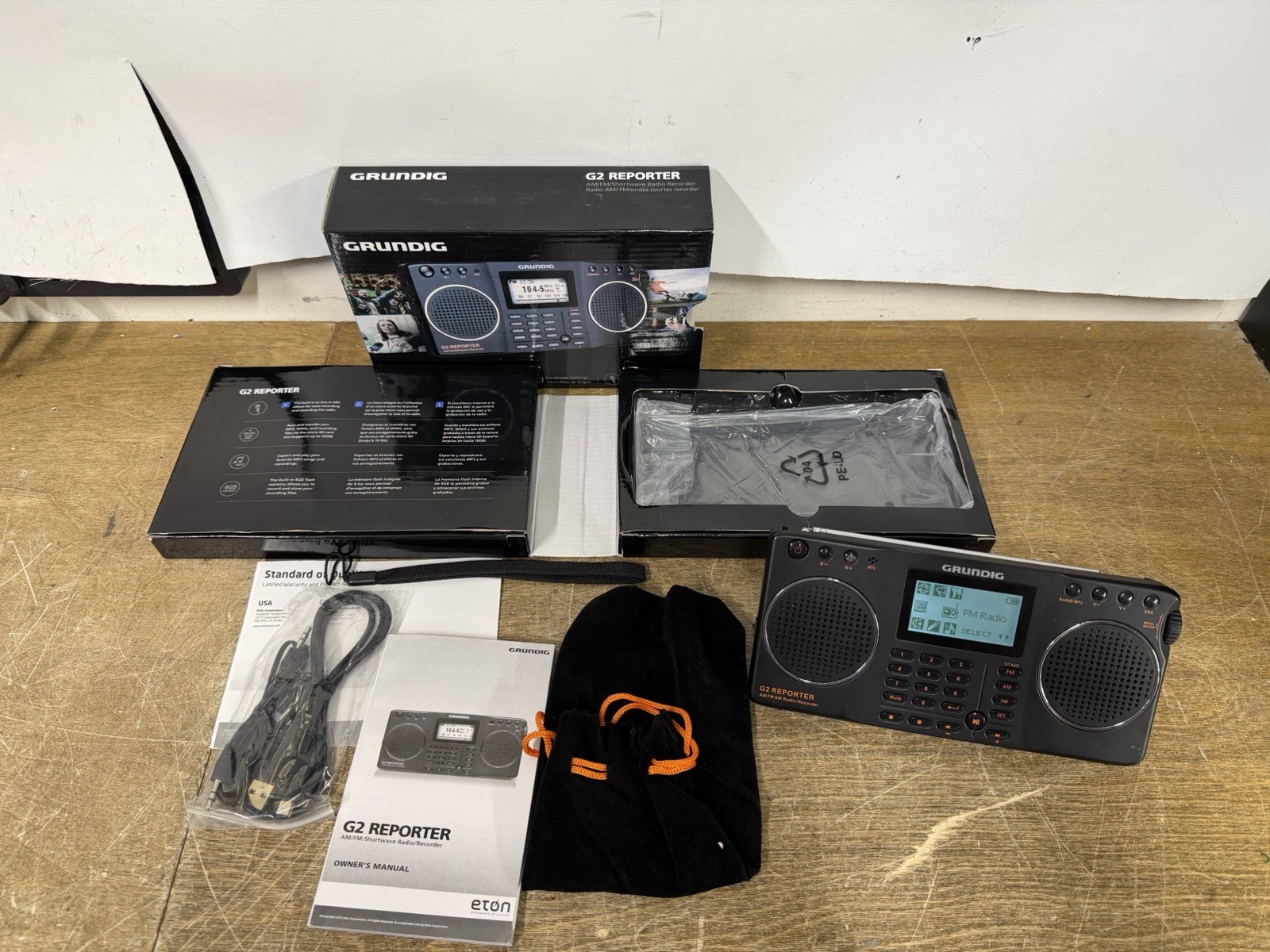 GRUNDIG ETON G2 REPORTER PORTABLE SHORTWAVE RADIO BARELY USED MINT