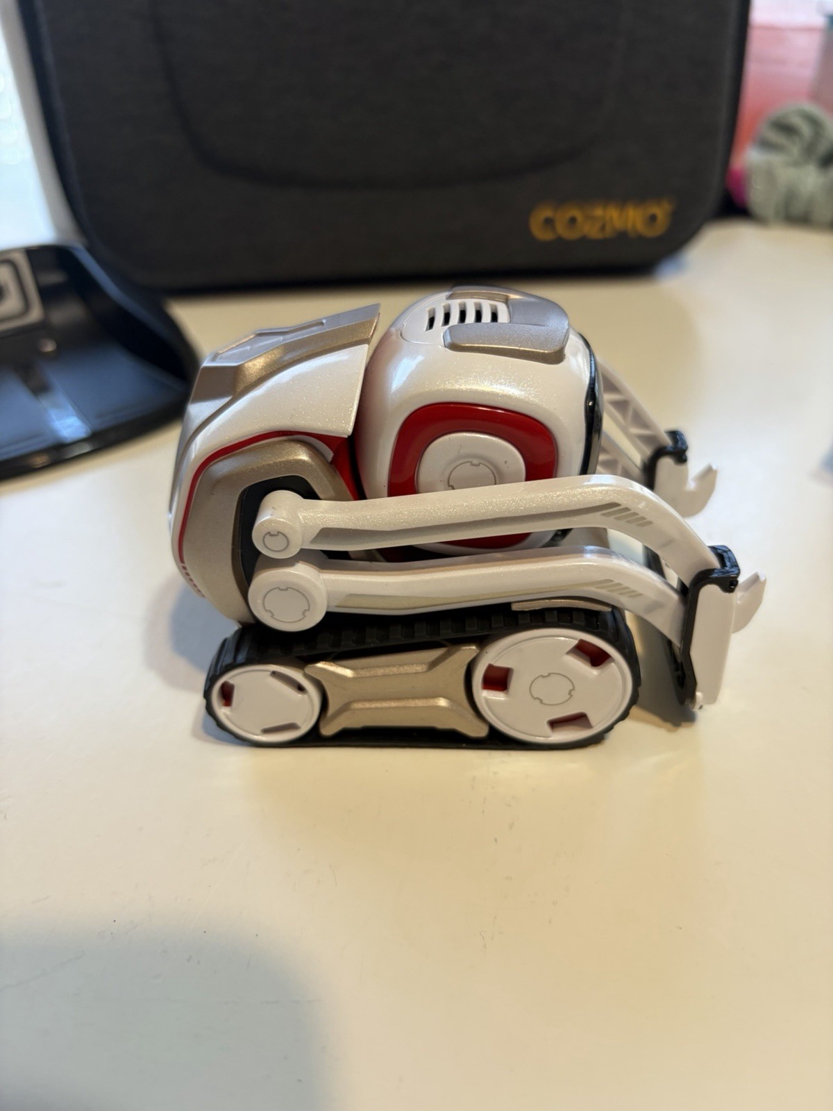 Cozmo Robot By Anki Gen 2 600mah Upgrade. With Case Full Set Read!!