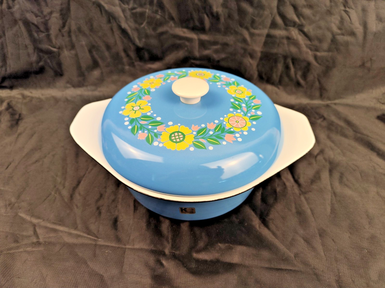 Kockums - Casserole with lid - Sweden - Model: Frestelse - cast iron, enamel