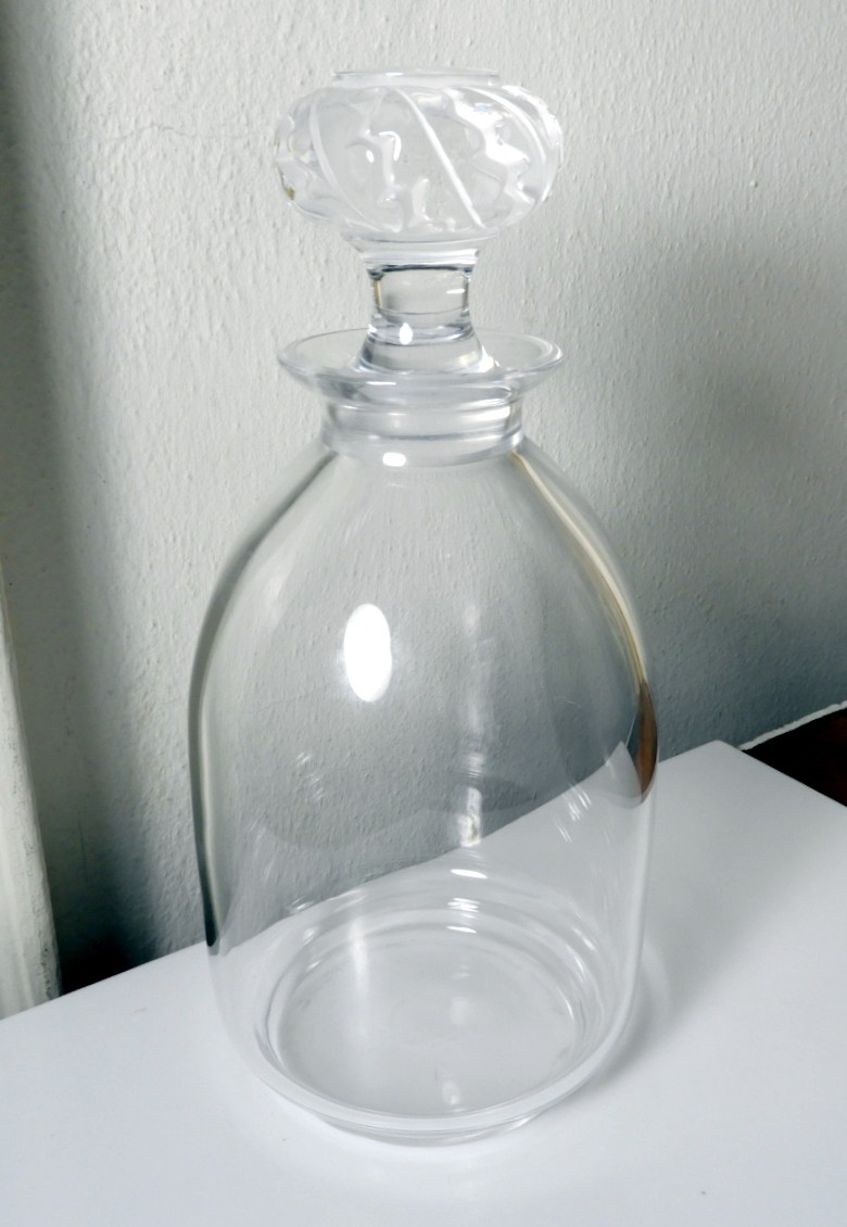 Lalique Crystal SAINT HUBERT Decanter with Stopper