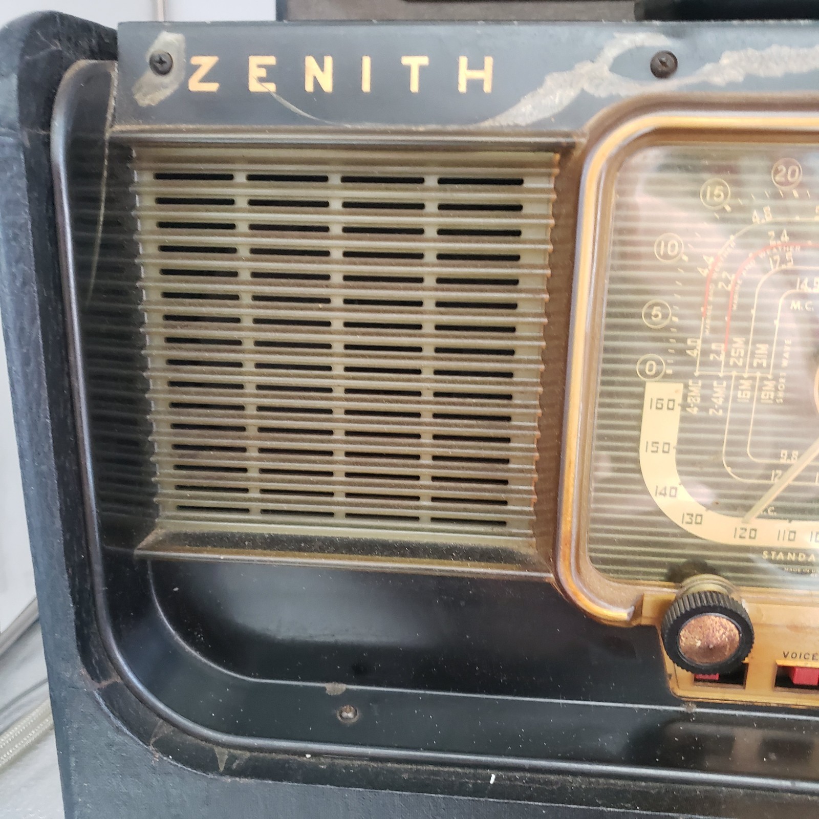 Zenith Trans-Oceanic Portable Shortwave Tube Radio 1950's Power Up