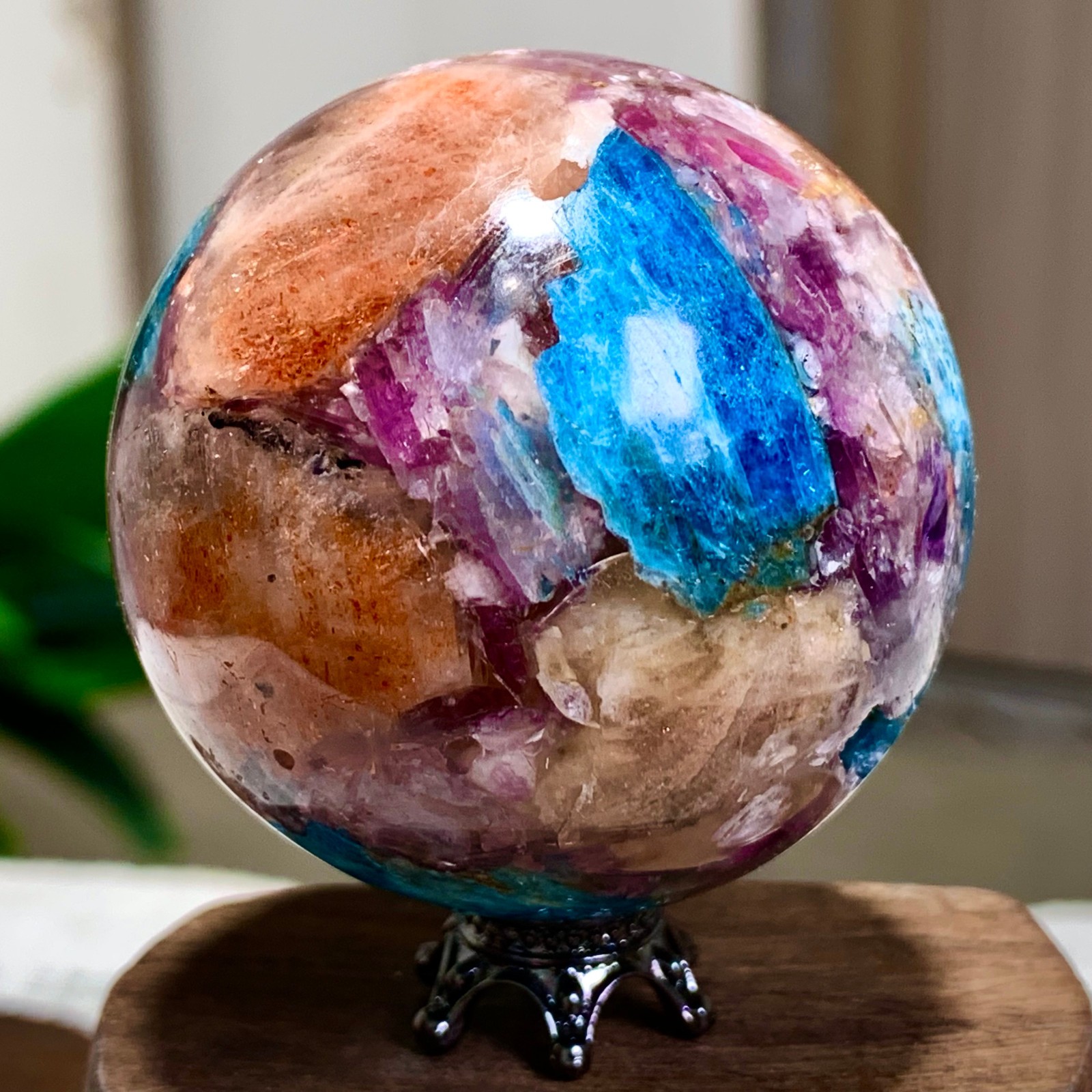 132G Natural Blue Aptite +Sun Stone purple lepidolite Sphere mineral sample
