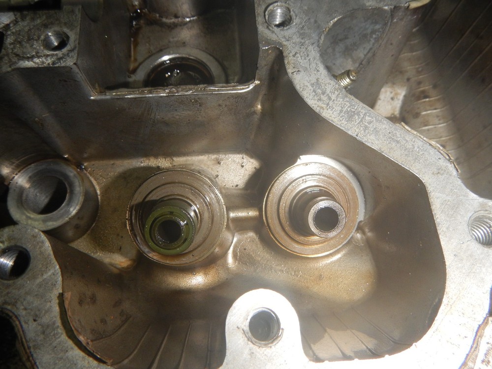 1987 SUZUKI VS700 OEM REAR CYLINDER HEAD S4