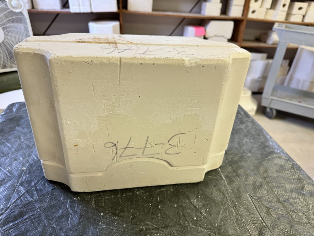 VINTAGE ATLANTIC CERAMIC MOLD #A-475 YULE LOG