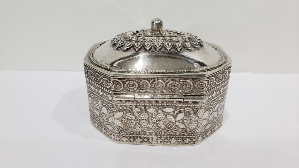Vintage 800 Silver Hinged Box, Engraved Floral