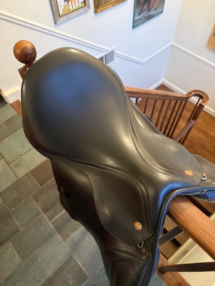 Kent and Masters 17.5” all-purpose saddle