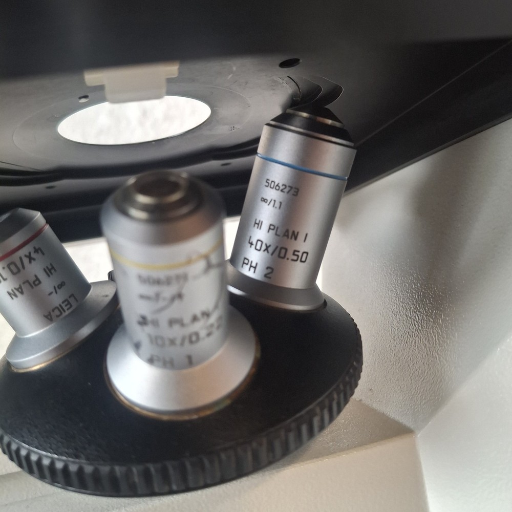 Leica / Leitz DMIL Inverted Phase Contrast Microscope with Objectives