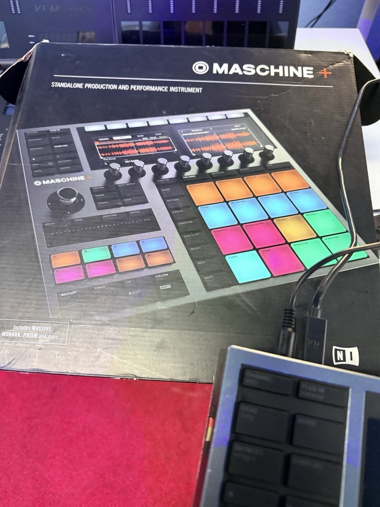 Native Instruments MASCHINE+ Sampler & Sequencer, Touchscreen, 16 Pads, USB