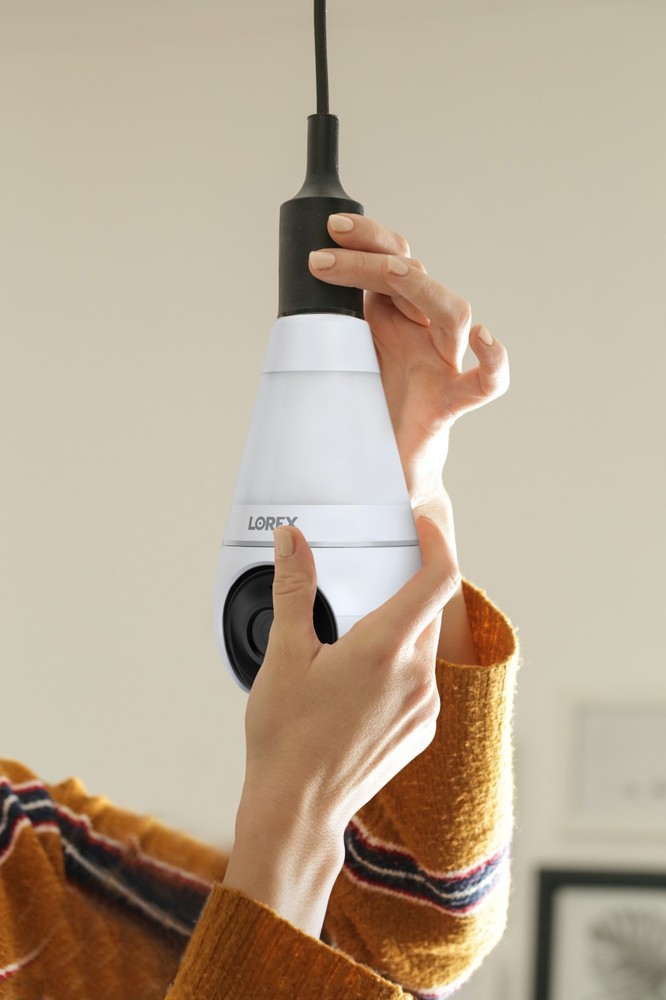 Lorex 2K Wi-Fi Smart Lightbulb Camera - (Open Box)