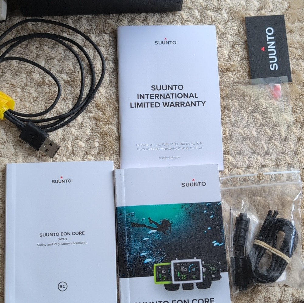 Suunto EON Core Dive Computer with Accessories and Original Box - WHITE