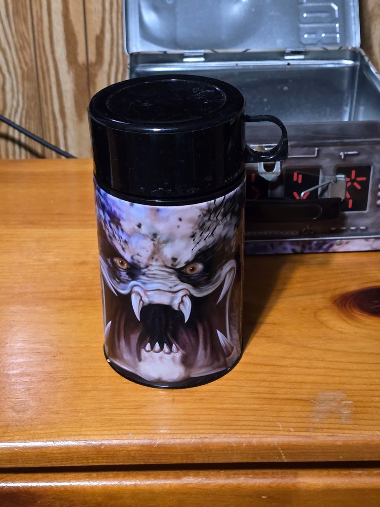 Predator 2014 Tin Lunch Box w/Thermos by Diamond Select
