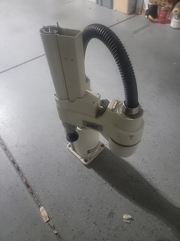 Adept Tabletop S550 SCARA Robotic Arm