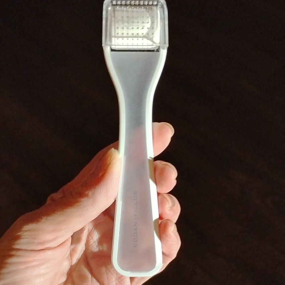 Rodan + Fields Microneedling Regeneration Tool White Plastic