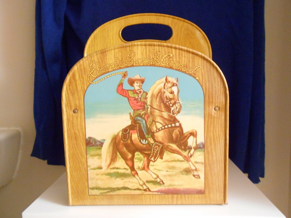 C 1960's Comic Book Corral comic book holder with divider. (RT57)