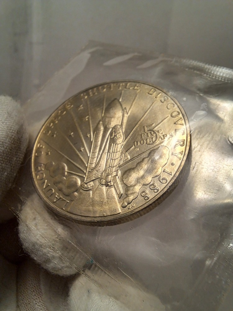 1988 Marshall Islands Space Shuttle Discovery Commemorative $5 | In Packaging