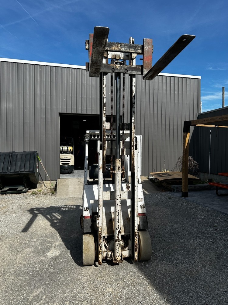 Hyster S30E Forklift