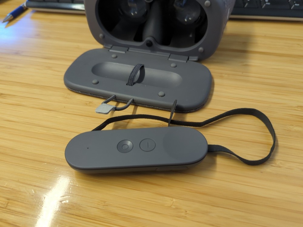 Google Daydream View Smartphone VR Headset With Remote