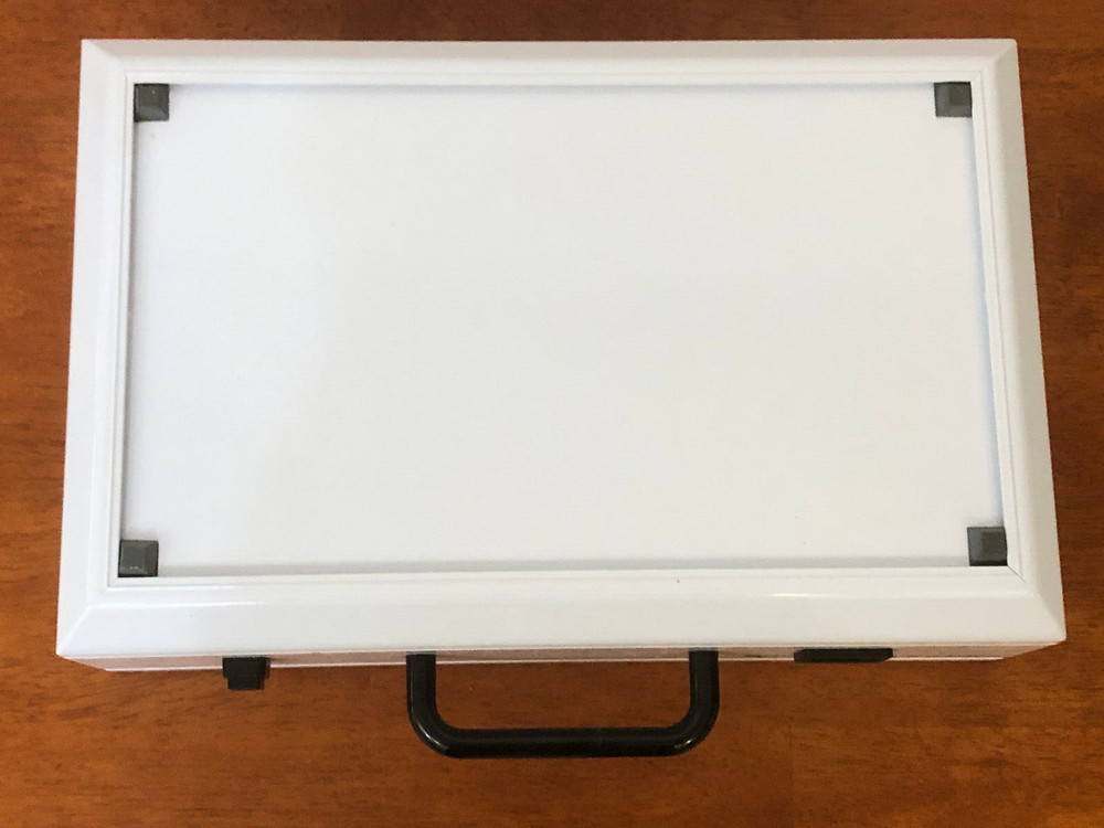 LIGHTBOX – Hancocks – UK / 240V