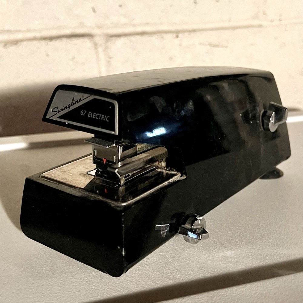 SWINGLINE MODEL 67 DESKTOP ELECTRIC STAPLER HEAVY DUTY