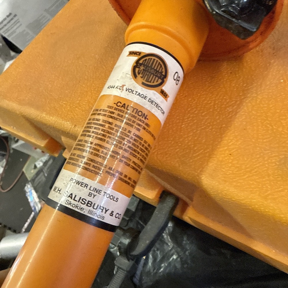 Salisbury Model 4244 AC Audio/Visual Voltage Detector - Tested - Works
