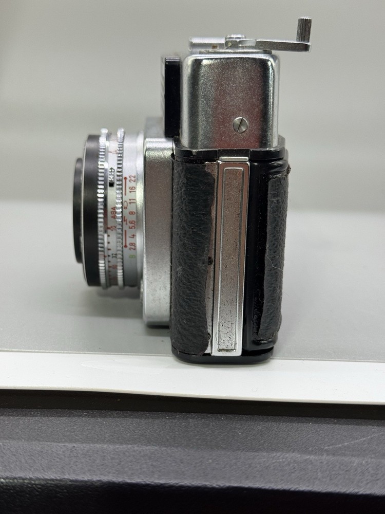 Vintage Bertram Camera with case untested