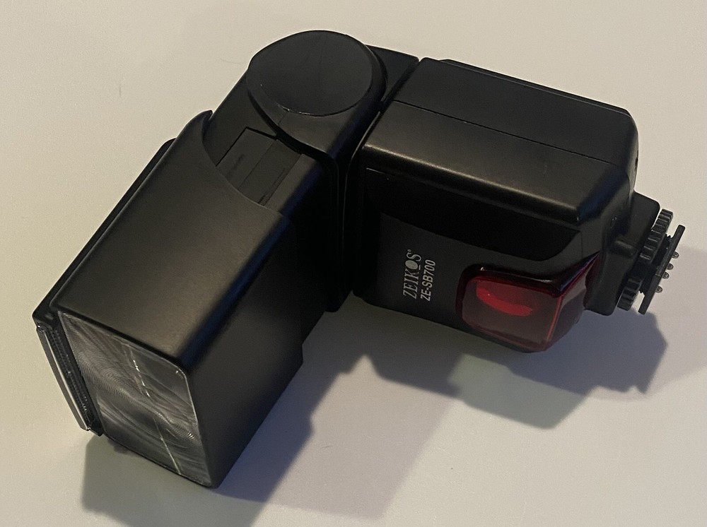 ZEIKOS - ZE-SB700 Digtal SLR Camera Flash - TESTED