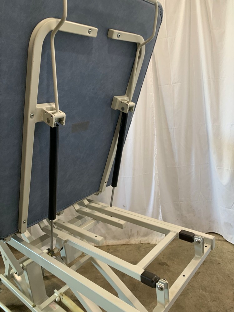 Huntleigh 1132B High Low Power Treatment Chiropractor Table S8208