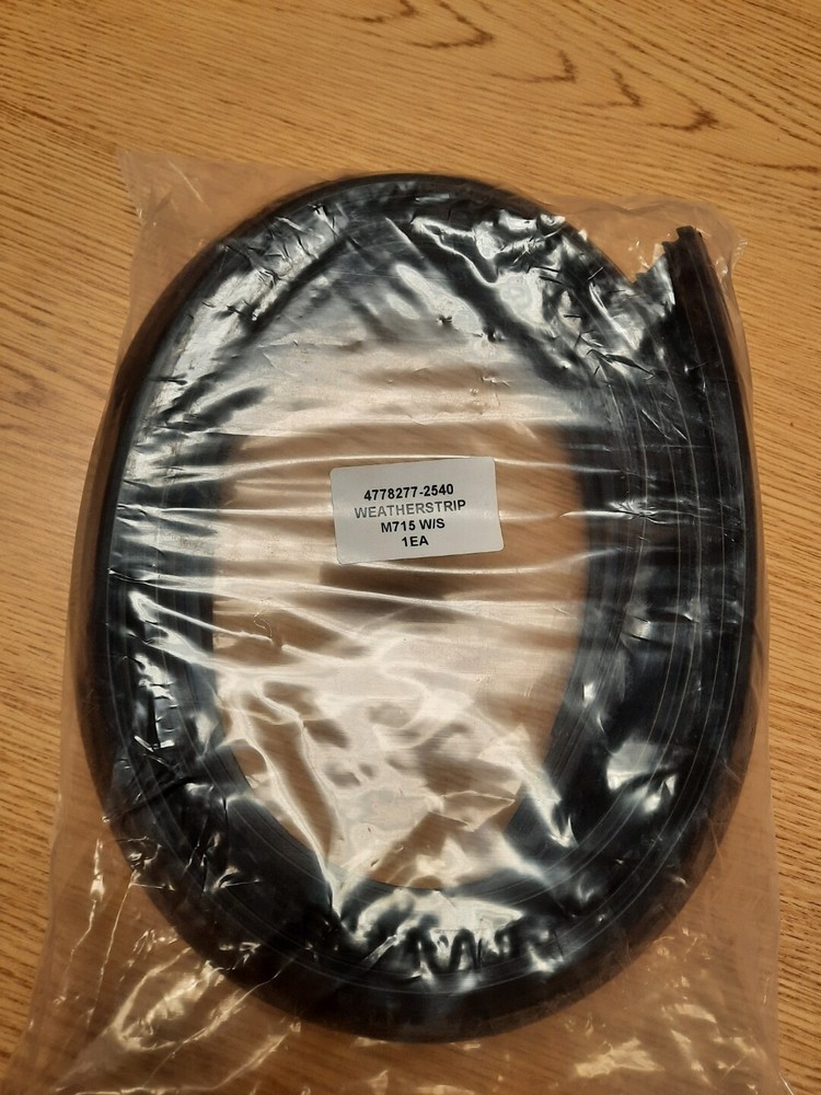 M715 Kaiser Windshield Weatherstrip 11657716