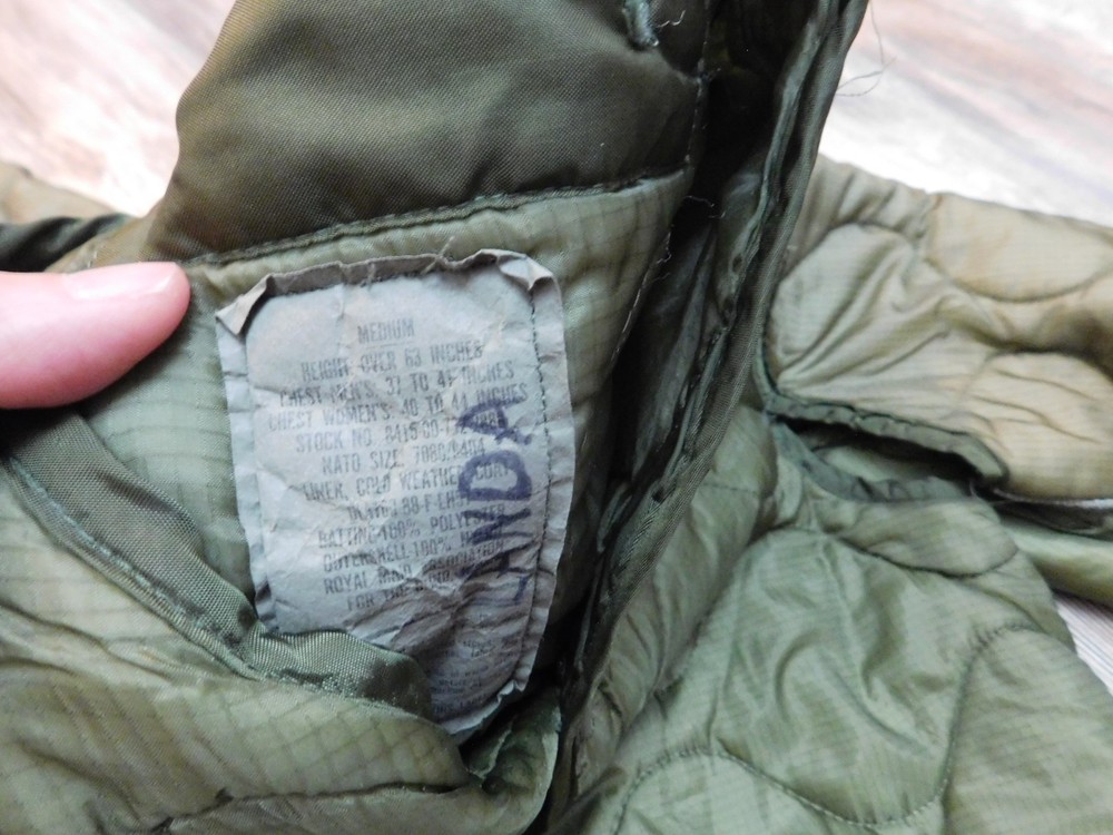 US ARMY FIELD JACKET LINER SIZE MEDIUM