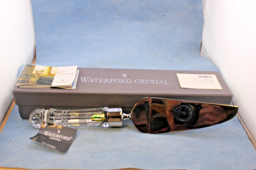 WATERFORD CRYSTAL OFFSET WEDDING  CAKE SERVER