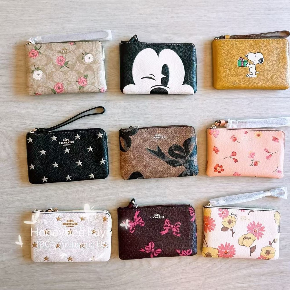 NWT Coach Corner Zip Wristlet