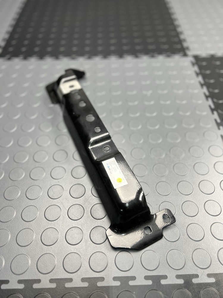 2017-2019 AUDI A4 RIGHT PASSENGER SIDE DASH LOWER KNEE MOUNT BRACKET PANEL