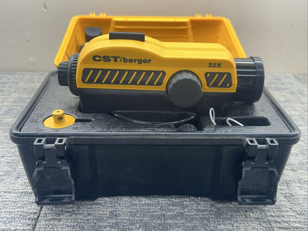 CST/Berger 32X Automatic Construction Level W/ Case 746191