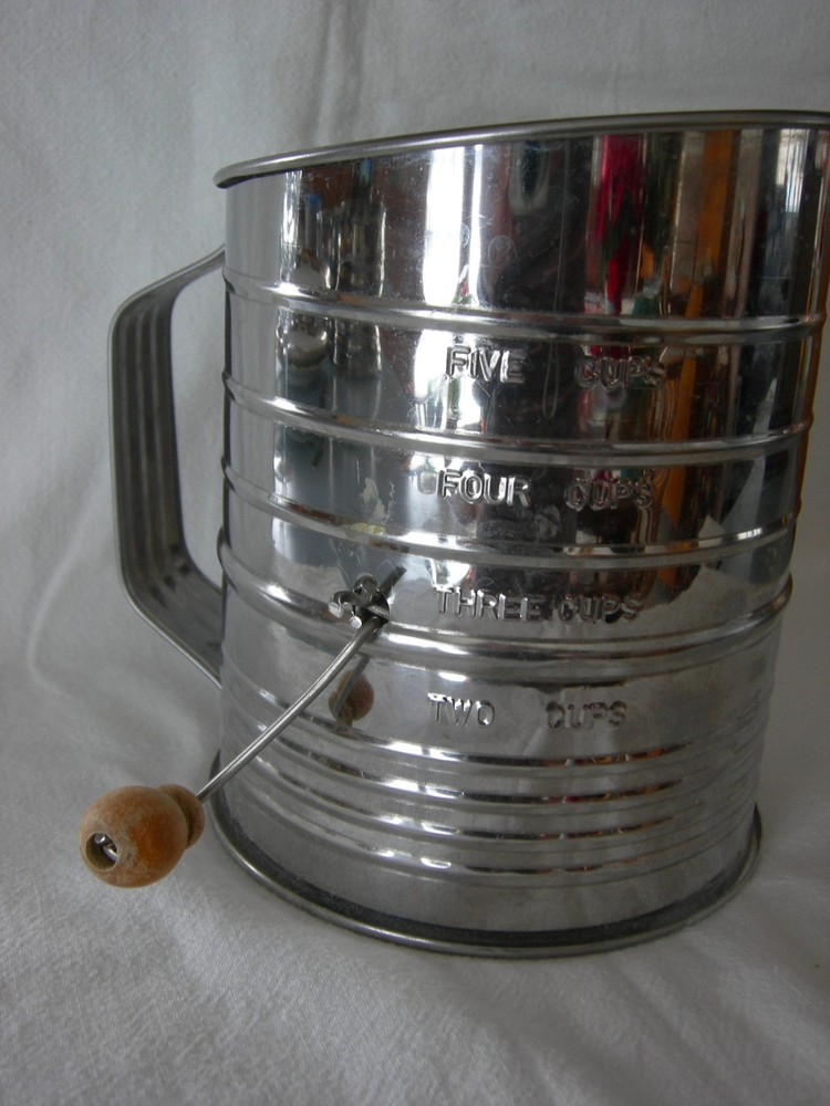 Vtg 5 Cup Measuring Flour Sifter -  Unbranded - Tin- EUC