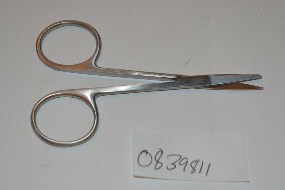 MDS 0839811 Iris Scissors 4 1/2" Curved Tip Sharp/Blunt