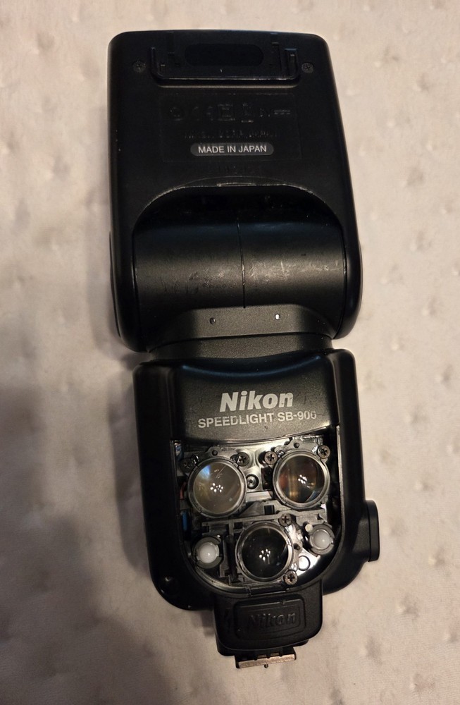 NIKON SPEEDLIGHT SB-900