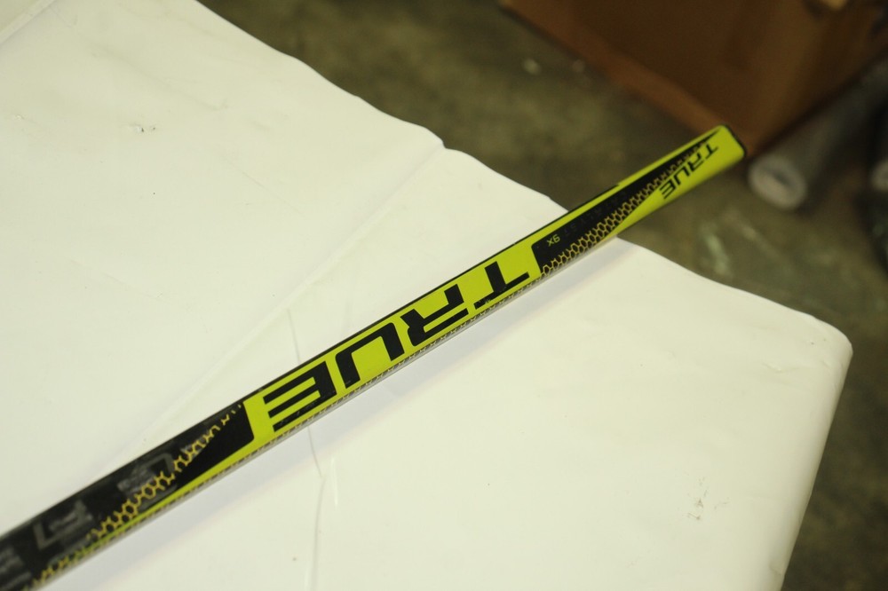 True Catalyst 9X Junior RH Hockey Stick